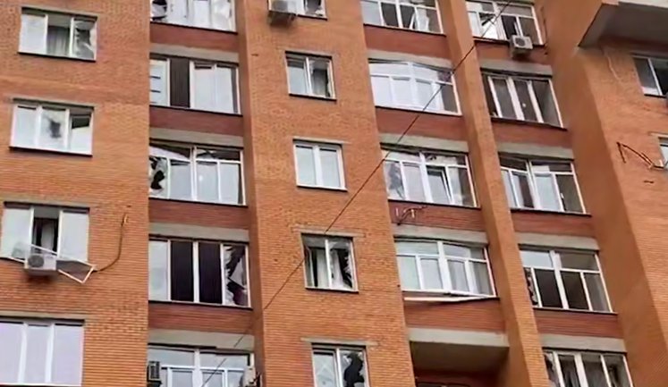 Russian forces struck Sloviansk with KAB missiles: region’s only maternity hospital has been damaged. VIDEO