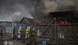 У Києві на Подолі зайнялося складське приміщення