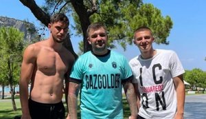Дякую, що не з російськими солдатами: Футболісти збірної України Миколенко і Яремчук сфотографувалися з російським репером Бастою
