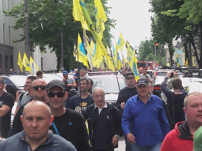 Car owners with EU license plates picket Verkhovna Rada 06