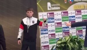Young Ukrainian karate fighter refuses to take photo with Russian after award ceremony. VIDEO