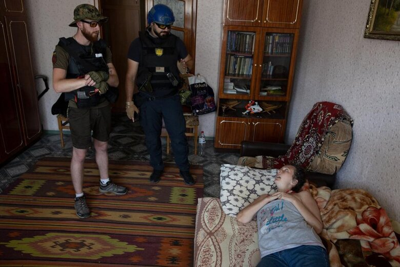 Фонд Добра и Любви продолжает эвакуацию людей и помогает преодолеть гуманитарную катастрофу в Лисичанске 10