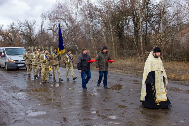 Украинского воина Василия Муху, погибшего на Донбассе, похоронили на Харьковщине 04 Украинского воина Василия Муху, погибшего на Донбассе, похоронили на Харьковщине 04