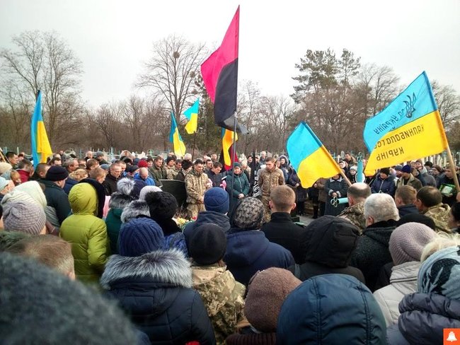 Загиблого на Донбасі воїна Сергія Данілейченка провели в останню путь у Черкаській області 05