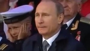 Военные РФ не смогли запустить ракету на морском параде в Балтийске, заставив Путина кусать губы. ВИДЕО