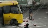 Маршрутка з пасажирами зайнялася під час руху в Києві. ВIДЕО