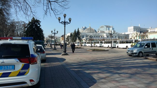 Під ВР відбувається кілька акцій протесту громадських організацій і політсил. 01