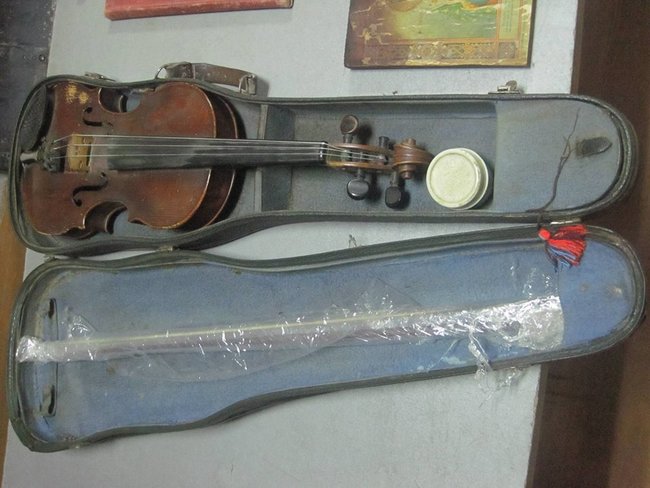 Громадянин Молдови намагався вивезти в РФ скрипку Stradivarius, - ДФС 01