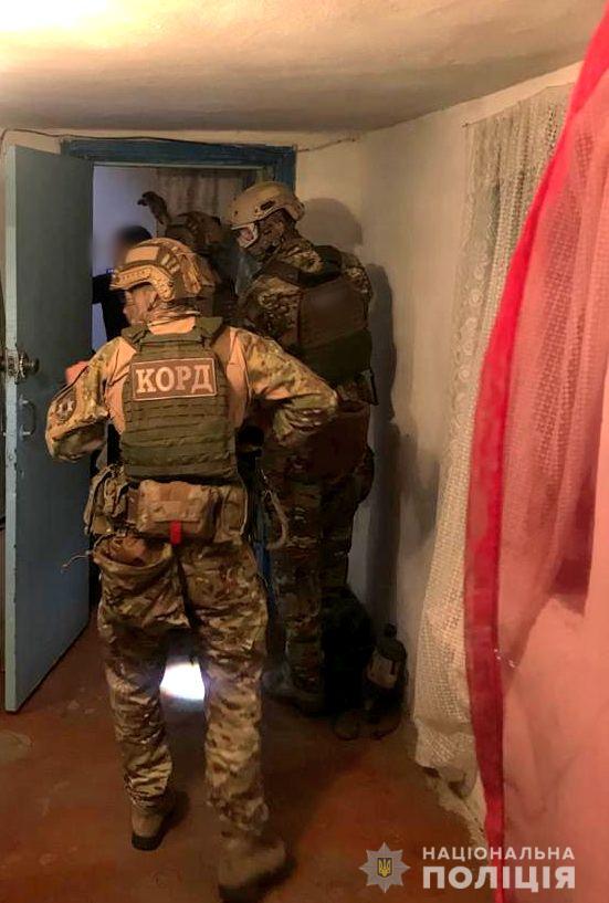 13 человек освободили из трудового рабства не Херсонщине: Люди по 15 часов ежедневно работали на полях местных фермеров 02