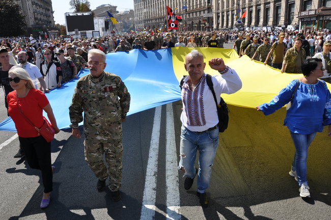 Давно не було таких теплих маршів: тисячі бійців пройшли центром столиці 04