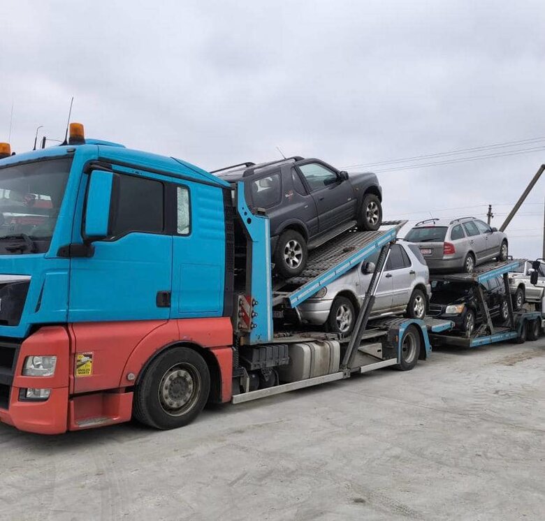 Автовоз, який за мінімальні гроші перевозив машини для ЗСУ з Литви