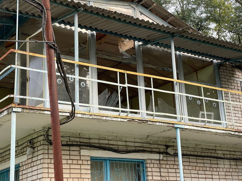 Наслідки ворожих обстрілів Дніпропетровщини: Пошкоджено дві бази відпочинку 03