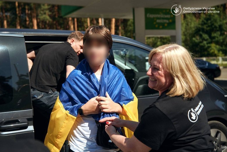 Чотирьох українських дітей повернули з ТОТ