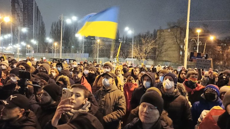 Біля телеканалу НАШ в Києві відбулась акція Вимкніть зброю Росії з вимогою санкцій проти Мураєва 01