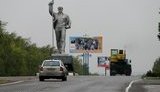 Бандиты по традиции с 90-х расстреливают памятник металлургу очередями из автоматов. ФОТОрепортаж