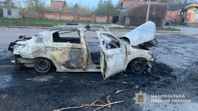 поліцейське авто після удару дрона Білопілля