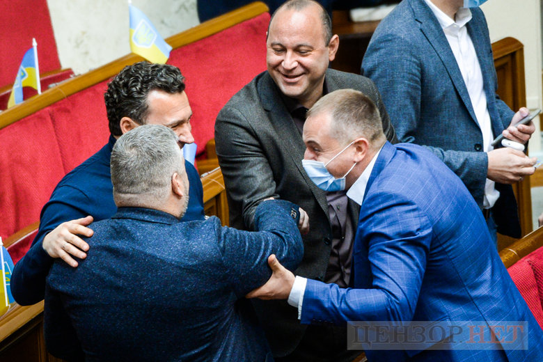Рассказ Культенко Новинскому, Трухину и Кузьминых, приглашение Бондарь на вечеринку при свечах и сообщение Котик, дай деньги Васильеву, - работа ВР 22 февраля 02