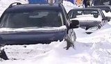 Кто и сколько "зарабатывал" на стихии в Киеве: 30 грн, чтобы пройти к дому, откопать авто - от 100 грн, чай в заторе - от 5 грн. ВИДЕО