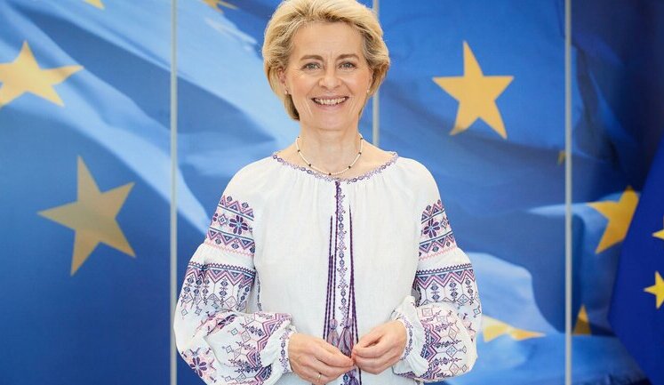 Очільниця Єврокомісії у вишиванці підтримала українців. ФОТО