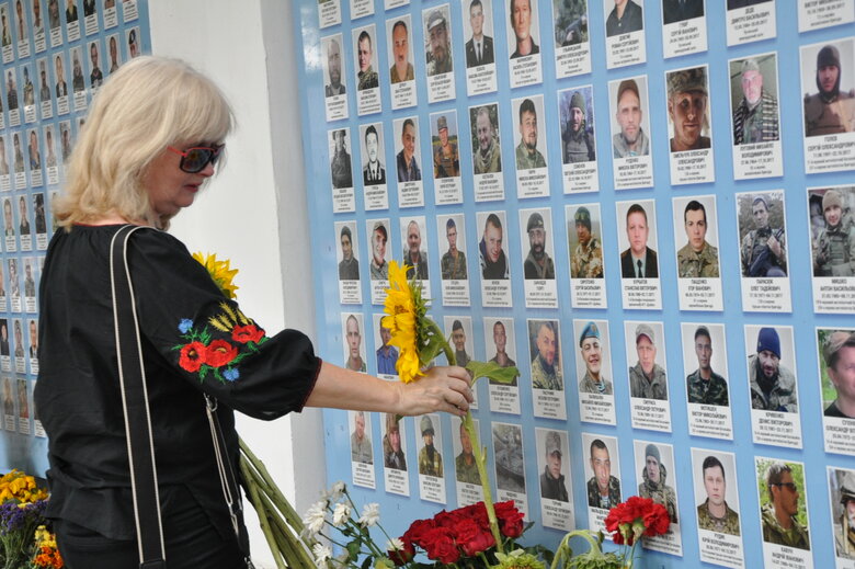 Пам’ять полеглих захисників України вшанували у Києві 06