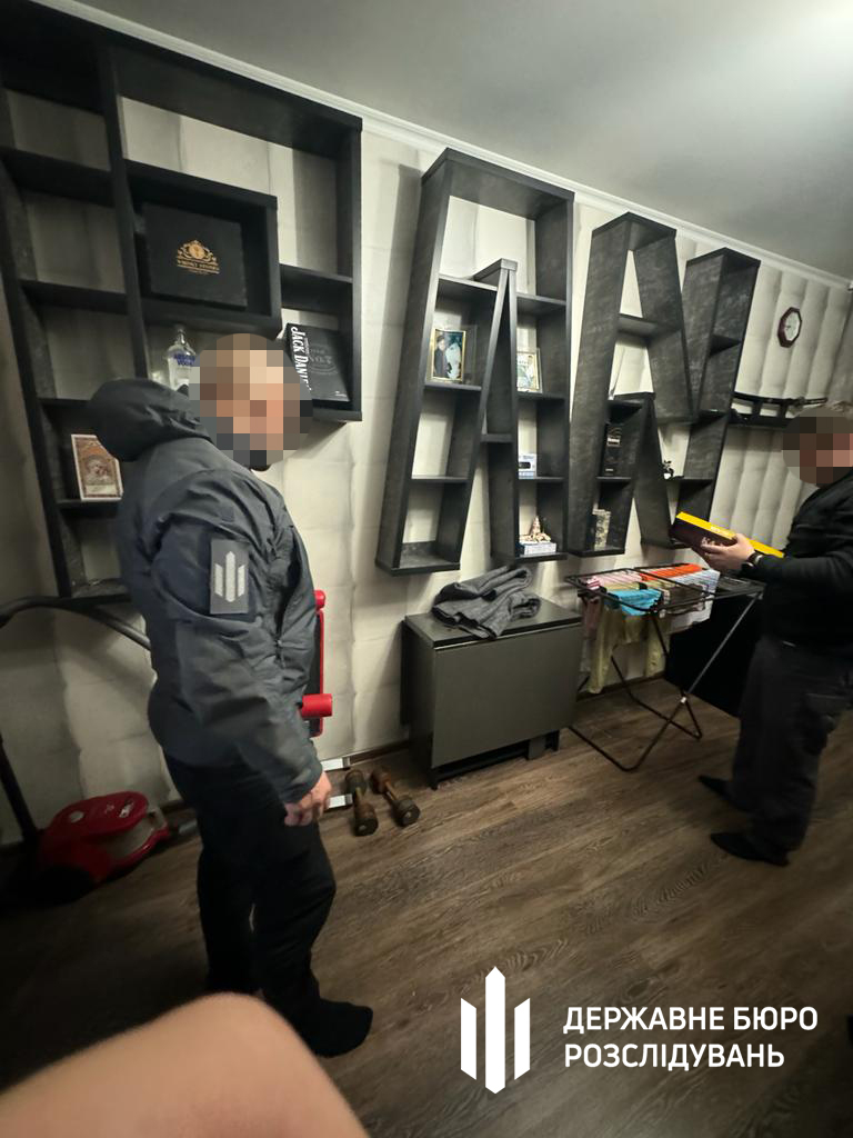Руководитель ТЦК в Запорожье помог более 300 уклонистам. Услуга стоила $2-3 тыс. 04
