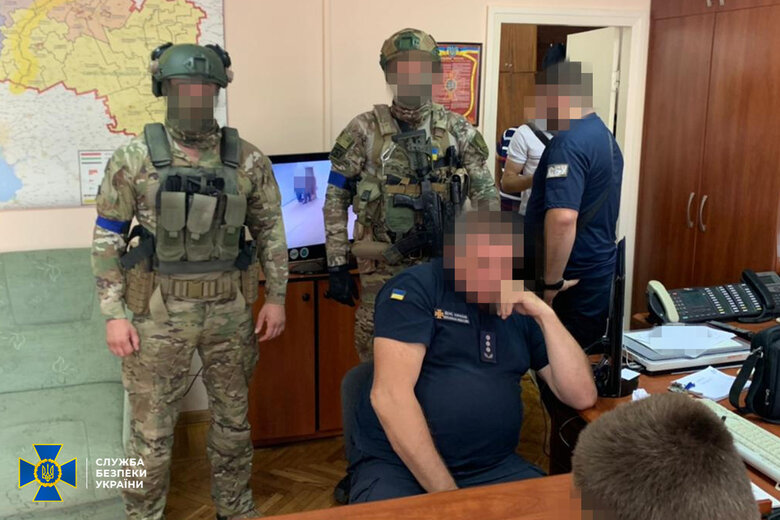 СБУ викрила корупційну схему в ДСНС 11 областей: Брали хабарі за погодження дозвільної документації 11