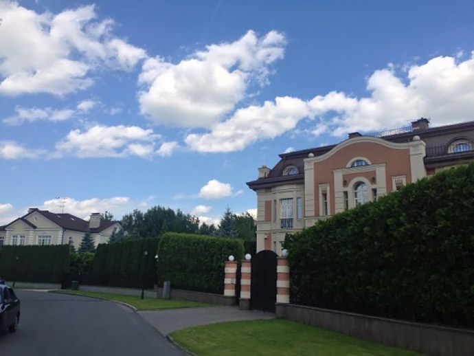 Tymoshenko drives Porsche for $100,000 and rents 1,200 sq m estate from developer Nikonov at three times the lower price, - media 20