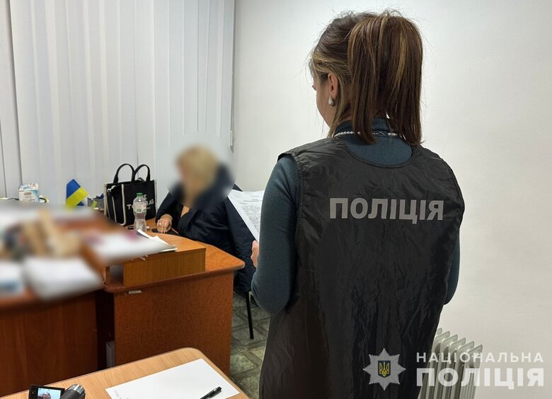 Голова маріупольської МСЕК на Хмельниччині отримала підозру за хабар