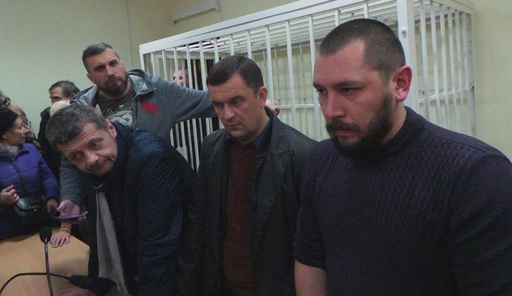 Печерський райсуд Києва відпустив керівника закарпатського відділення "Правого сектору" Сачка на особисті поруки нардепів. ФОТОрепортаж+ВІДЕО