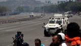 Протистояння у Венесуелі: військові давлять протестувальників бронемашинами. ВIДЕО