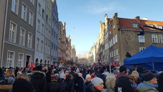 С убитым мэром Гданьска попрощались в Польше 01
