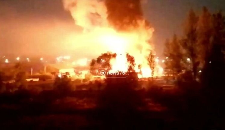 В российском Ярославле загорелся склад горюче-смазочных материалов. ВИДЕО