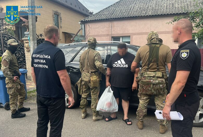 Правоохоронці викрили шахрайський call-центру на Закарпатті