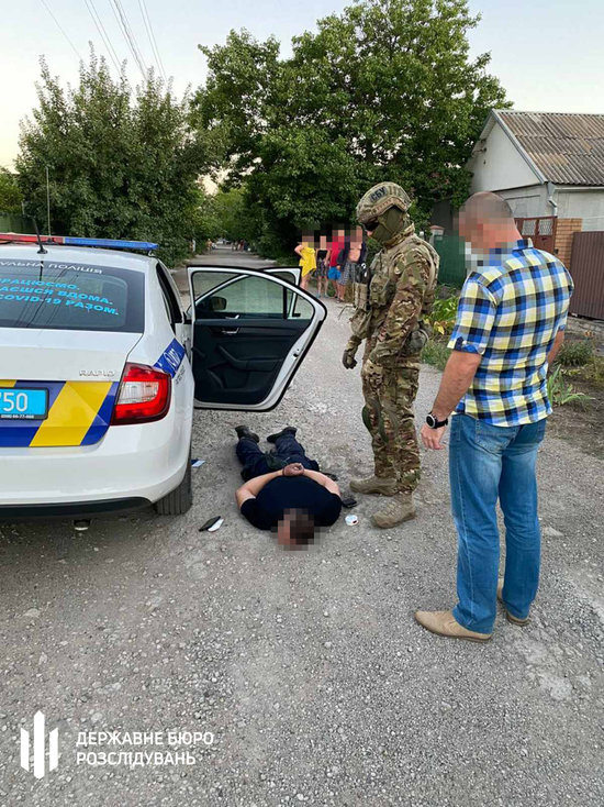Суд в Мариуполе вынесет приговор банде экс-полицейских: вымогали деньги от наркозависимых, сбывали психотропы 02
