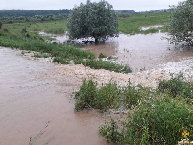 На Тернопольщине произошел перелив через дамбу на Днестре: проводится отселение жителей двух сел, - ГСЧС 06 На Тернопольщине произошел перелив через дамбу на Днестре: проводится отселение жителей двух сел, - ГСЧС 06