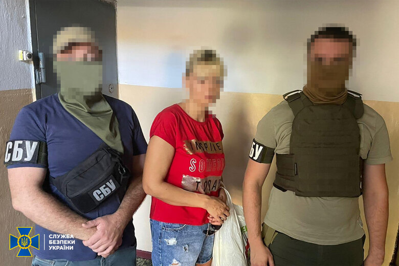 Наводила Гради та шахеди на Херсон: СБУ затримала російську агентку 01
