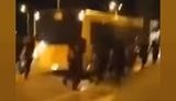 Учасники акції протесту розігнали групу силовиків у Мінську: "Лошки-петушки! Иди отсюда, позорник, бл#дь! Что ты своей дубинкой машешь!?". ВIДЕО