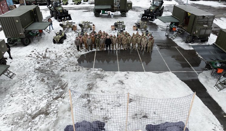 Підрозділам ЗСУ передали антидронові сітки, майстерні та квадроцикли
