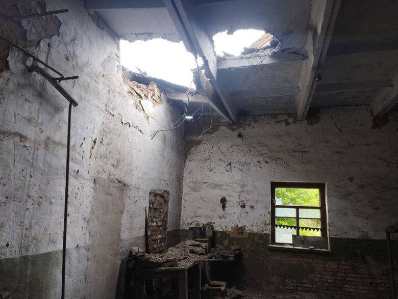 Наслідки ворожих обстрілів Сумщини: окупанти завдали два авіаудари, є поранені  07