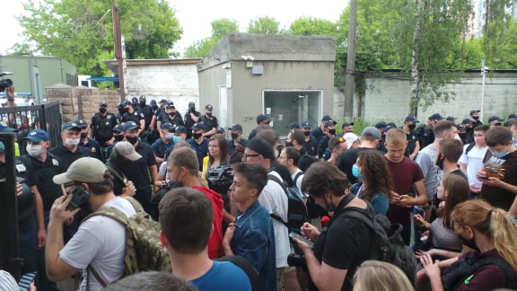 Мітингувальники під судом над Стерненком перекрили вулицю Дегтярівську 16