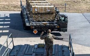 США зупинили продаж зброї Україні