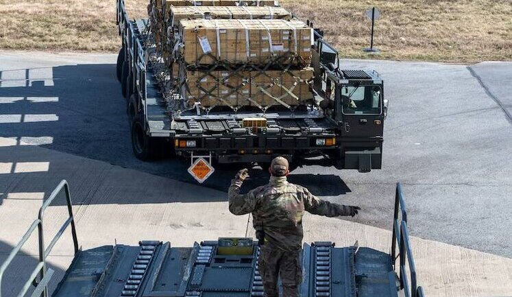 Возобновилась транспортировка американской помощи в Украину из хаба в Польше, - Минобороны Польши