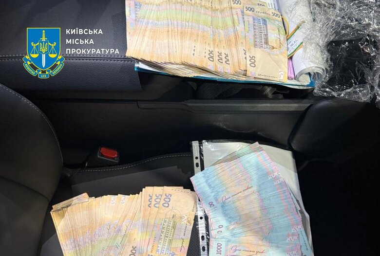 Директори держпідприємств вимагали відкати за обладнання до бронетехніки для ЗСУ