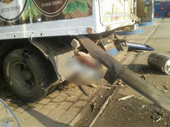На АЗС под Полтавой взорвался газовый баллон: 48-летний мужчина получил открытый перелом голени и госпитализирован, - Нацполиция 01