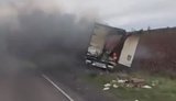 Близько 45 знищених і спалених вантажівок, на російському автошляху Р-280 "Новоросія" окупованими територіями до захопленого українського Криму. ВIДЕО