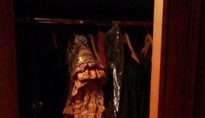 В шкафу у Януковича обнаружили странные предметы. ФОТО