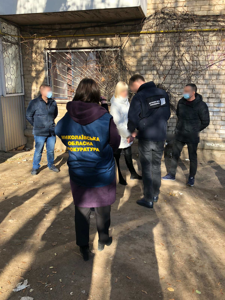 Чиновниця Держгеокадастру затримана на Миколаївщині на хабарі 100 тис. грн, - прокуратура 01 Чиновниця Держгеокадастру затримана на Миколаївщині на хабарі 100 тис. грн, - прокуратура 01