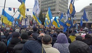 Під Апеляційним судом в Києві проходить акція на підтримку Порошенка. ВІДЕО+ФОТОрепортаж