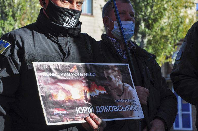 Меморіальну дошку Юрію Дяковському відкрили на будівлі СБУ в Словянську 03