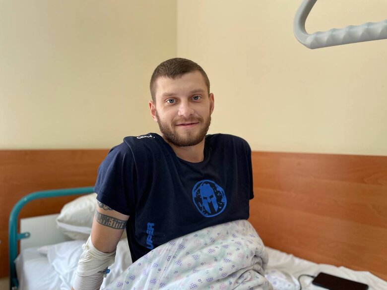 Піхотинець Ілля Сафановський: Бій був інтенсивним, наші хлопці не могли до нас дістатись. Росіяни по нас стріляли, хотіли добити 01